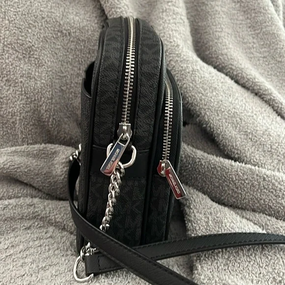 Michael Kors Jet Set Travel Medium Logo Crossbody Bag - Picture 4 of 8